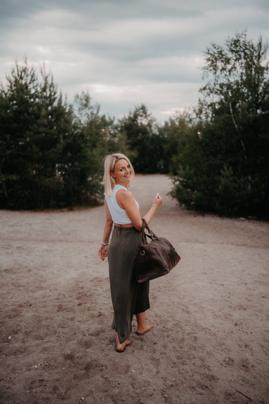 Jana — THE INBETWEEN